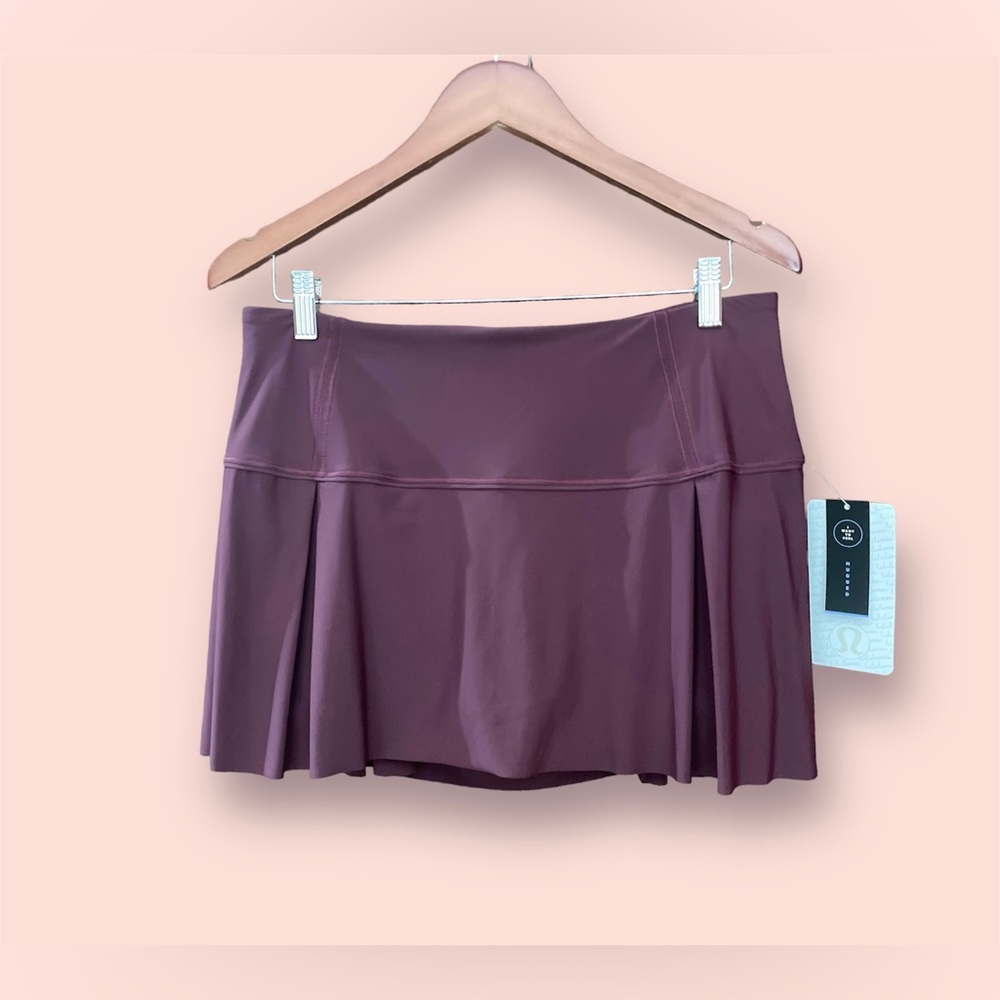 Lululemon tennis skirt- New- size 10